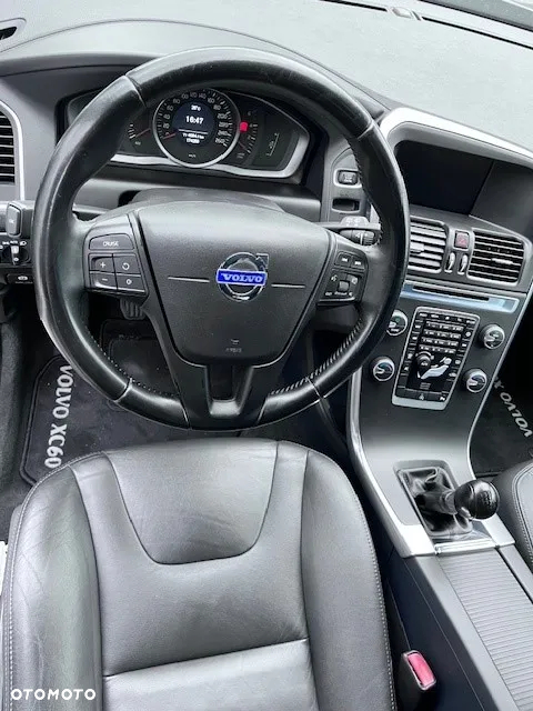 Volvo XC 60 D3 Momentum - 24