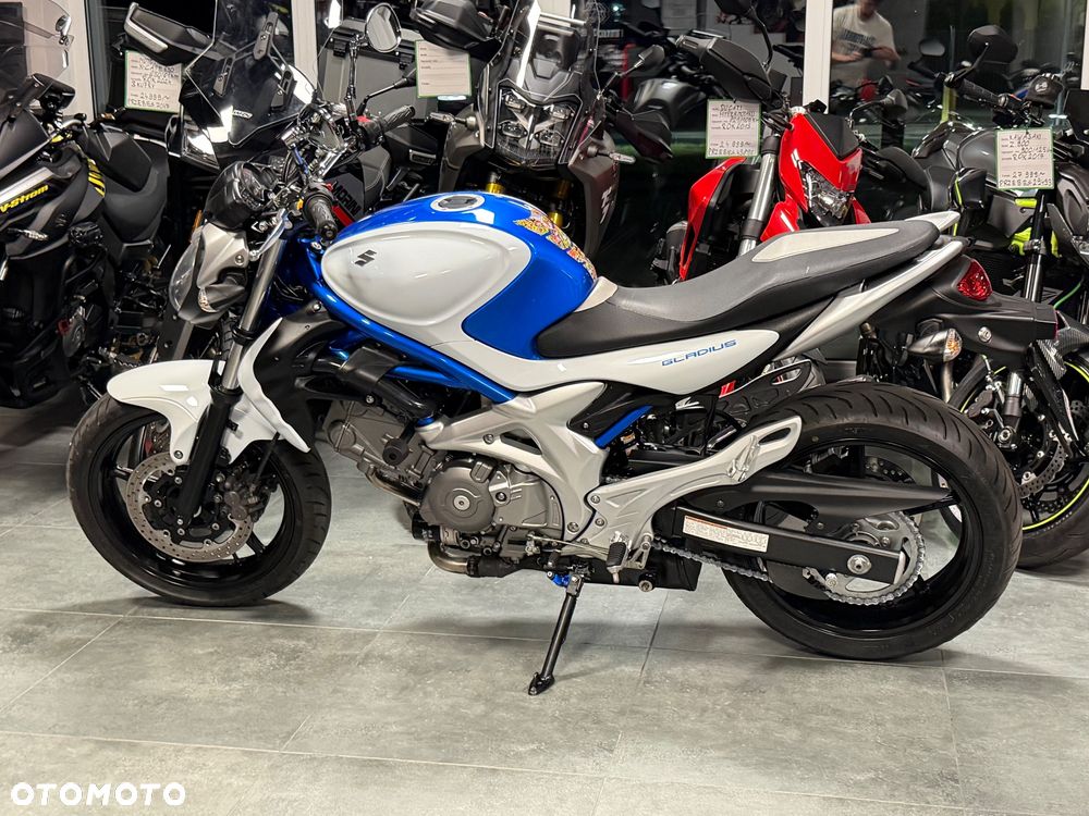 Suzuki Gladius - 28