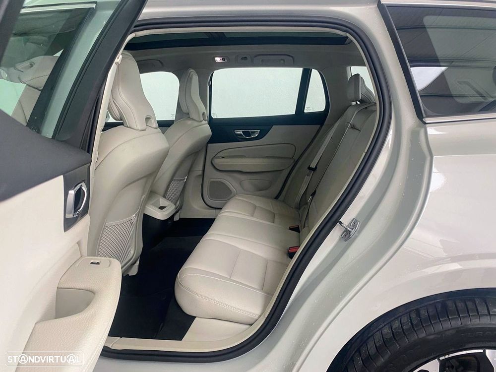 Volvo V60 2.0 B4 Momentum Geartronic - 9