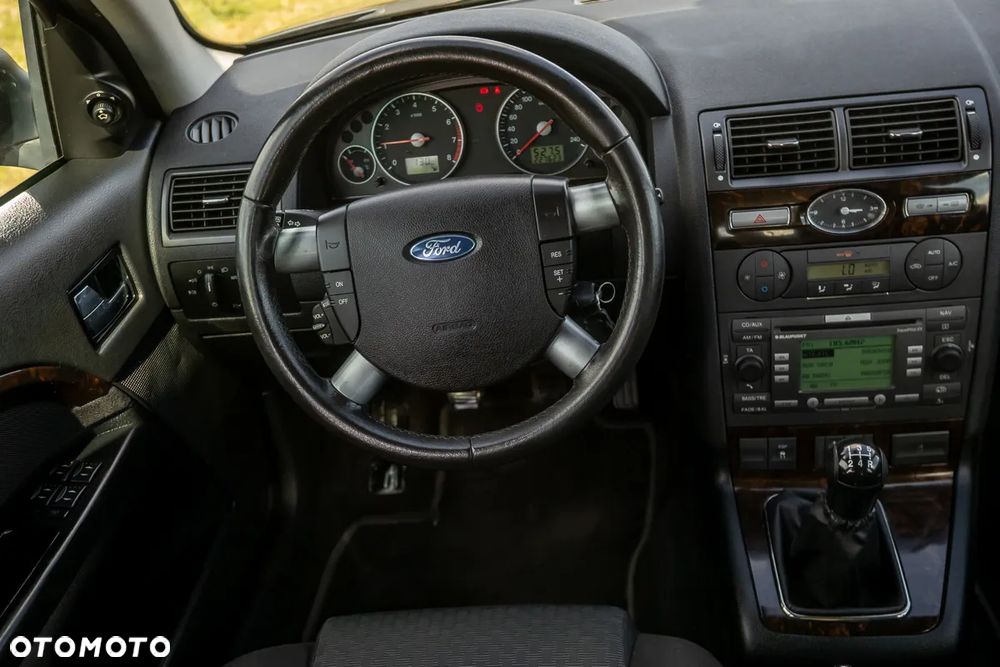 Ford Mondeo 1.8 Ghia - 25