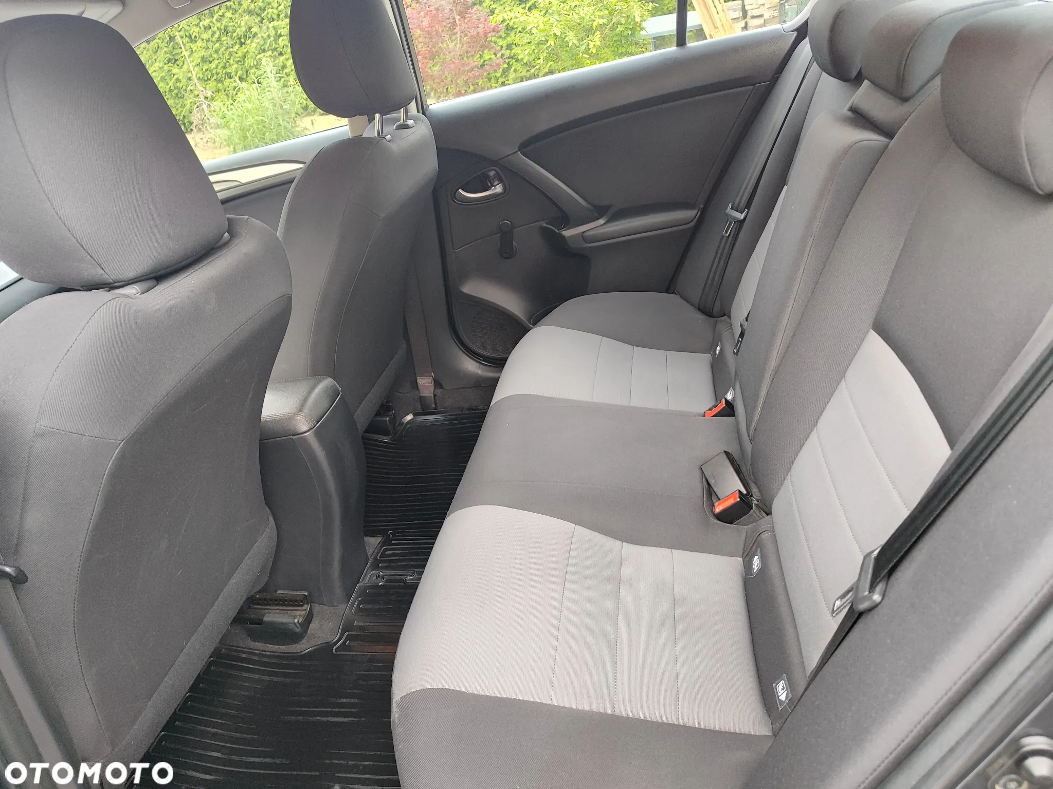 Toyota Avensis - 9
