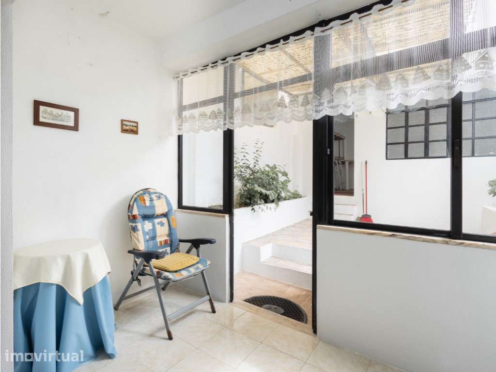 Moradia T1 + 2 mobilada com Garagem, logradouro e anexos com churra... - Grande imagem: 4/26