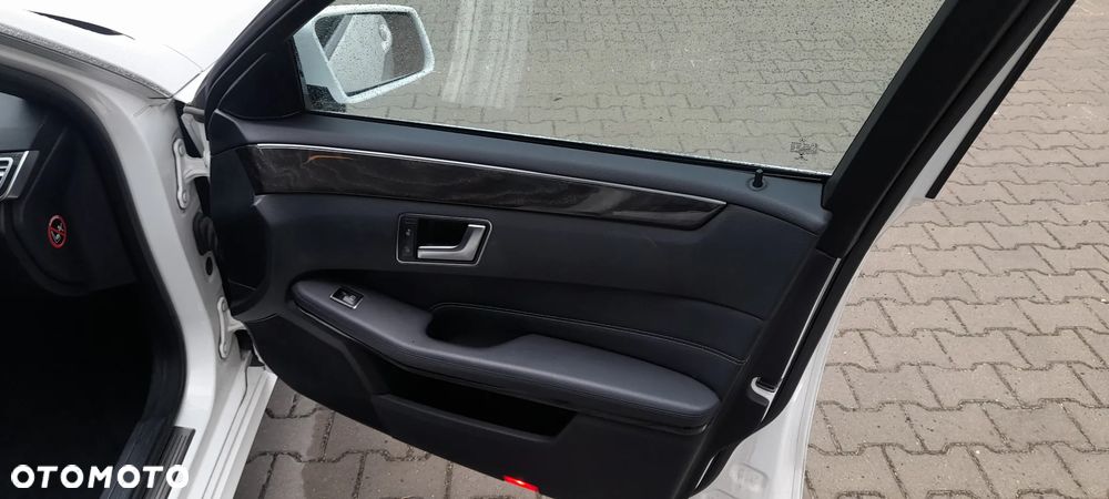 Mercedes-Benz Klasa E 220 BlueTEC 4-Matic Classic - 23