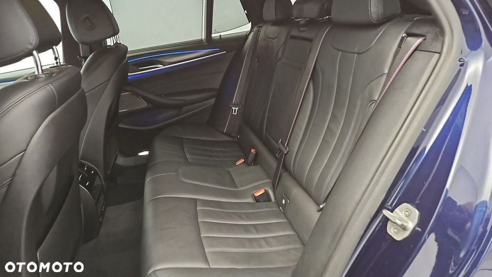 BMW Seria 5 540i xDrive mHEV - 21