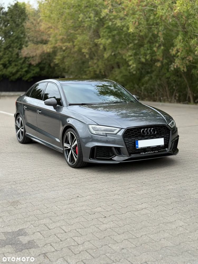 Audi RS3 Limousine - 1