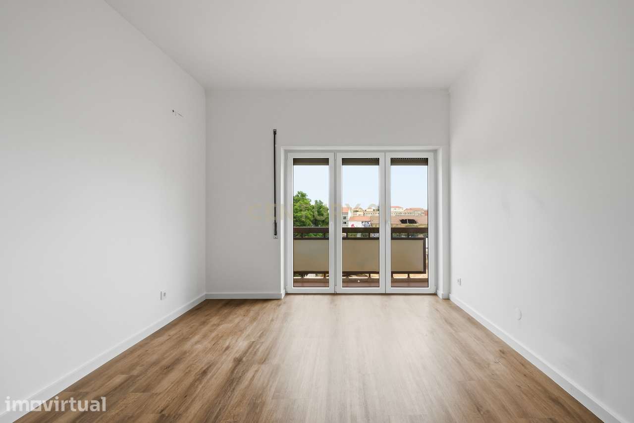 Apartamento T4 Remodelado no Centro do Barreiro - Grande imagem: 5/23
