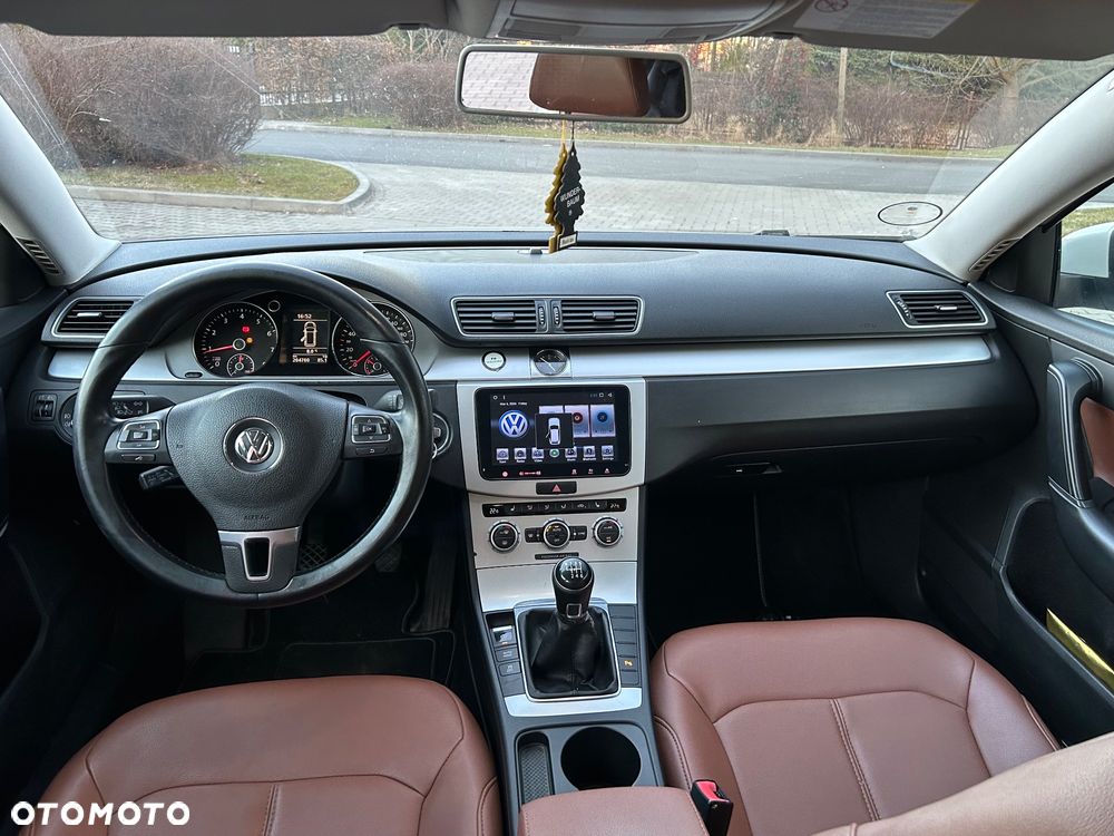 Volkswagen Passat - 9