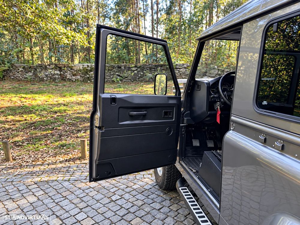 Land Rover Defender 90 2.4 CRD SE - 24