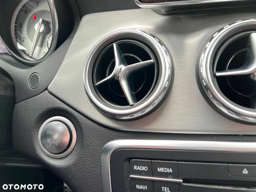 Mercedes-Benz GLA 250 4-Matic AMG Line - 25