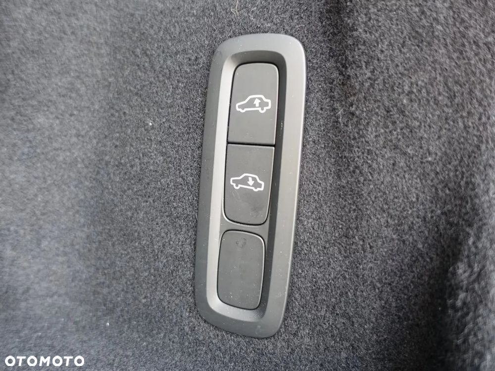 Volvo XC 60 B5 B AWD Plus Black Edition - 11