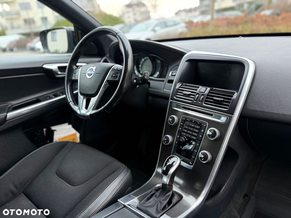 Volvo XC 60 D3 Geartronic Momentum - 27