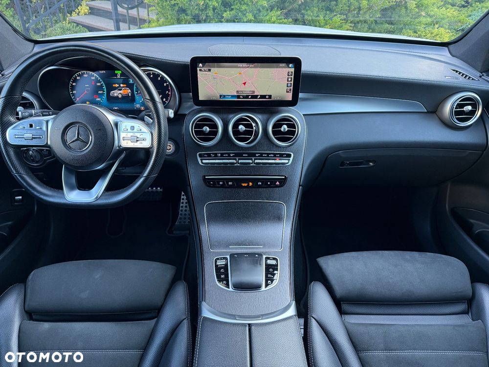 Mercedes-Benz GLC 200 4Matic 9G-TRONIC AMG Line Plus - 29