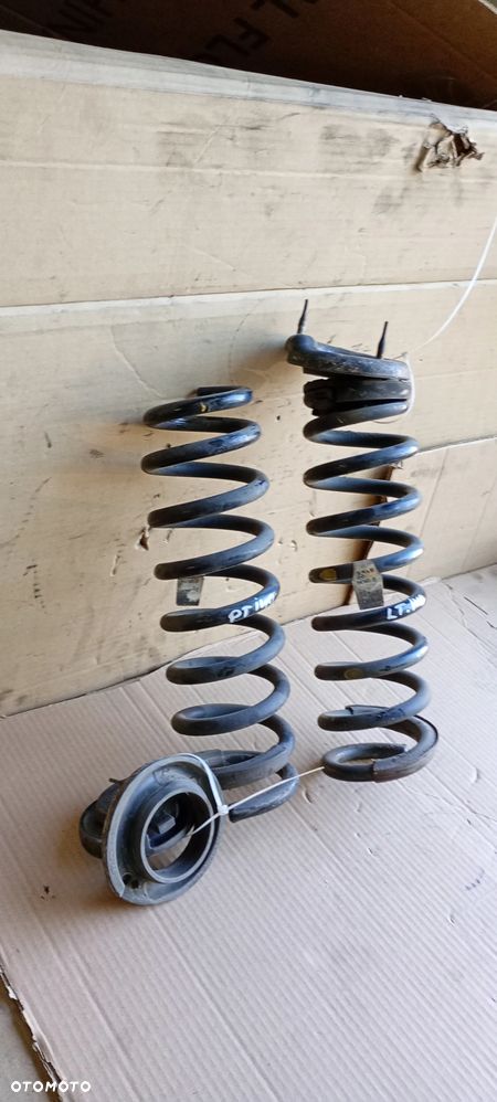 Sprężyny sprężyna tył tylne Hyundai I40 - 4