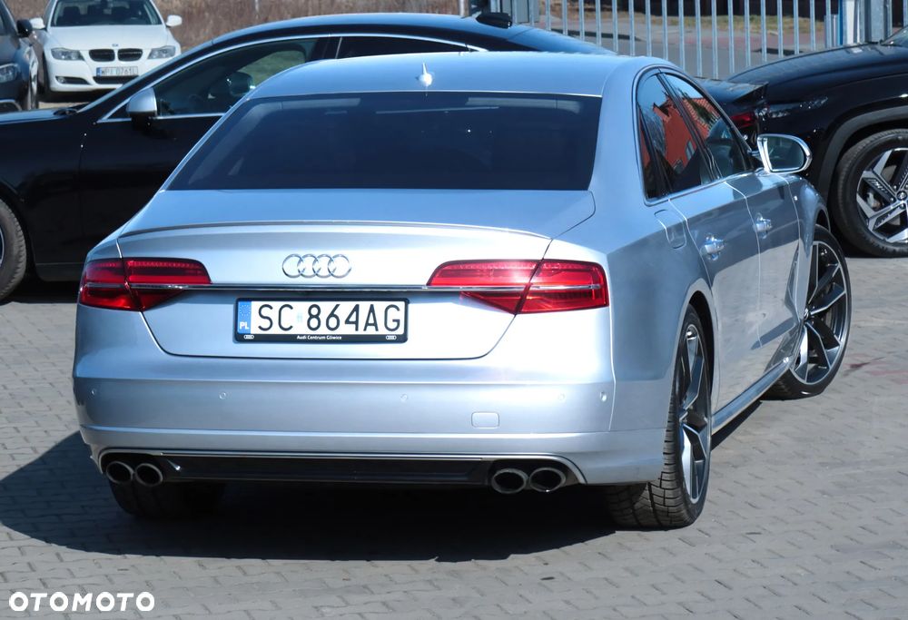 Audi S8 Plus - 35