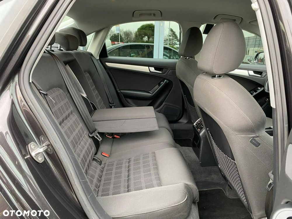Audi A4 Limousine - 14