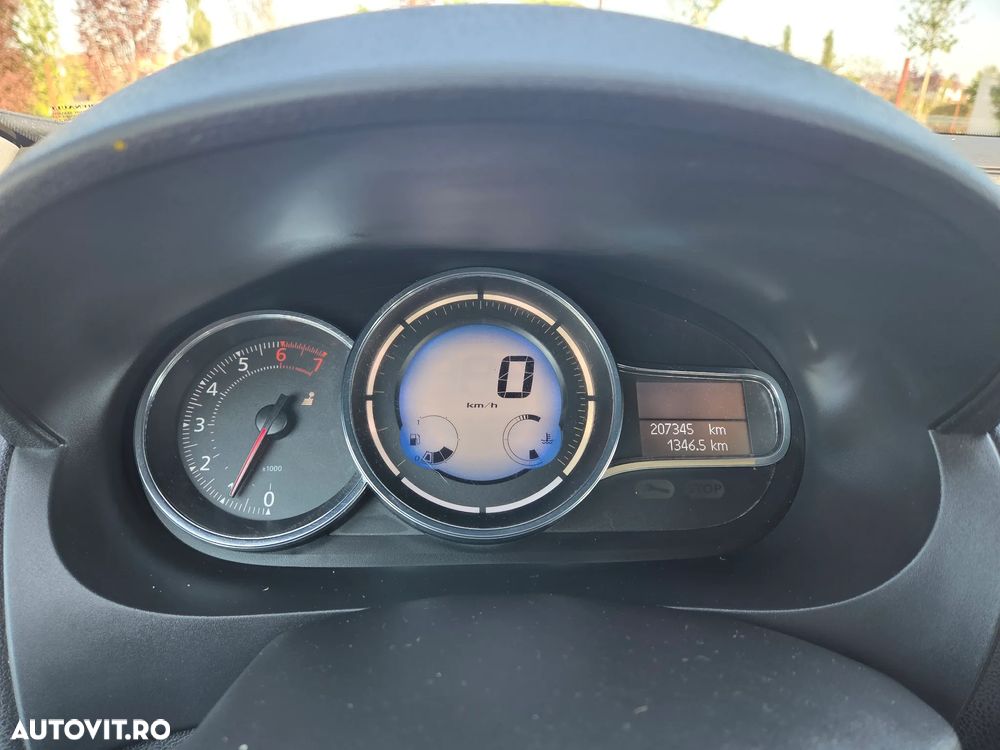 Renault Fluence 1.6 Privilege - 12