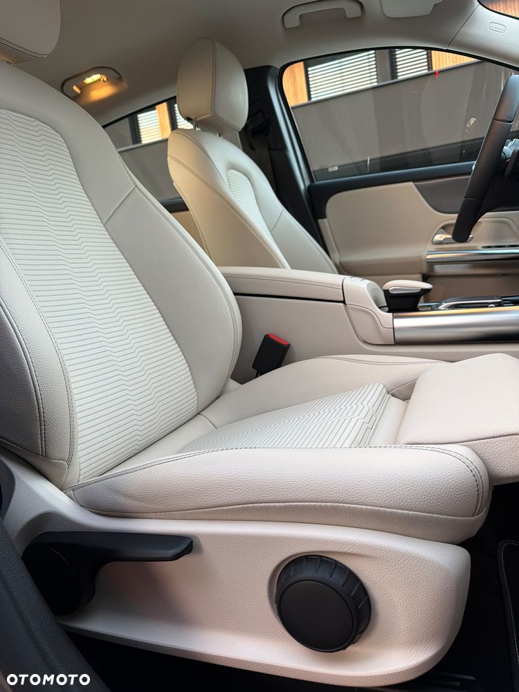 Mercedes-Benz GLA 180 Progressive - 18