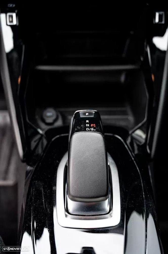 Peugeot e-2008 - 11