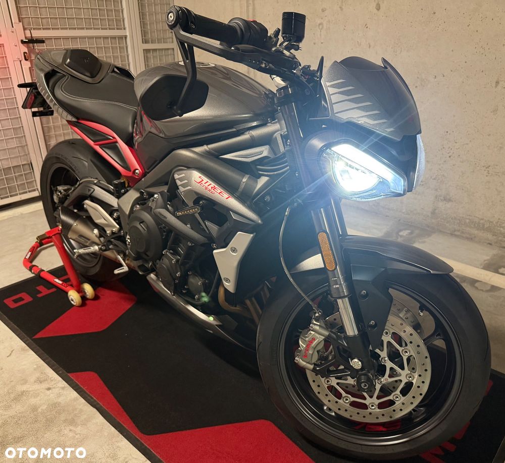 Triumph Street Triple - 4