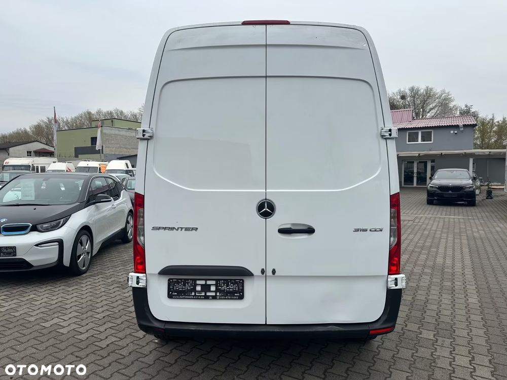 Mercedes-Benz Sprinter - 4