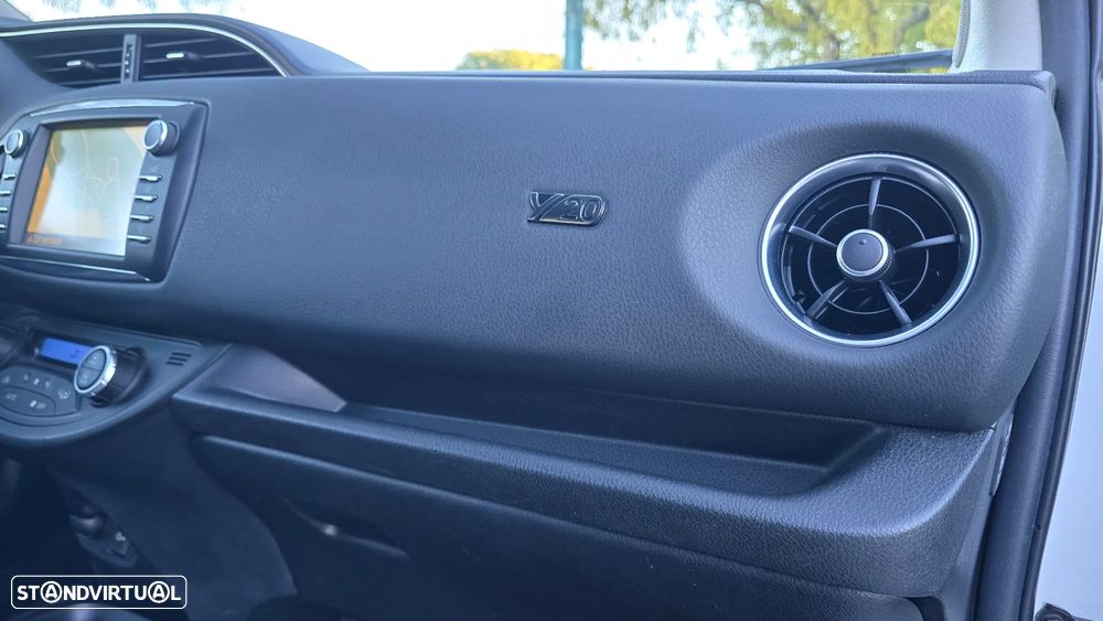 Toyota Yaris 1.5 HSD 20 Anos - 52