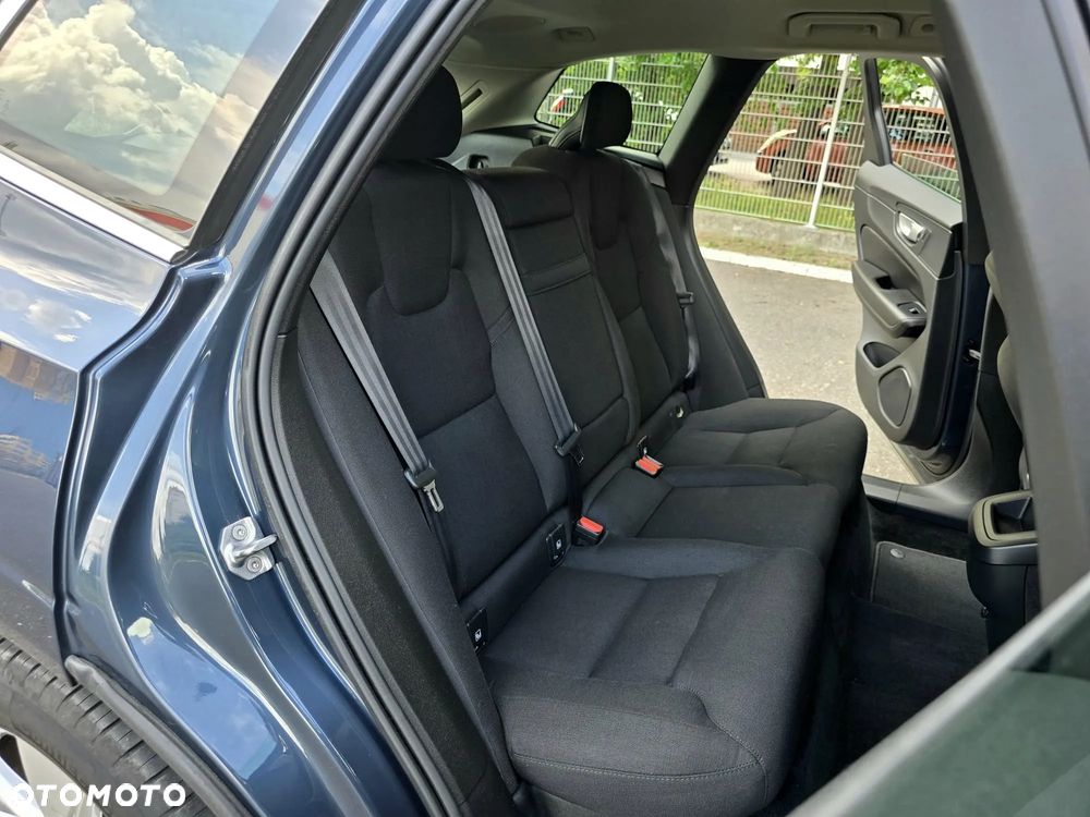 Volvo XC 60 B5 B AWD Momentum Pro - 30