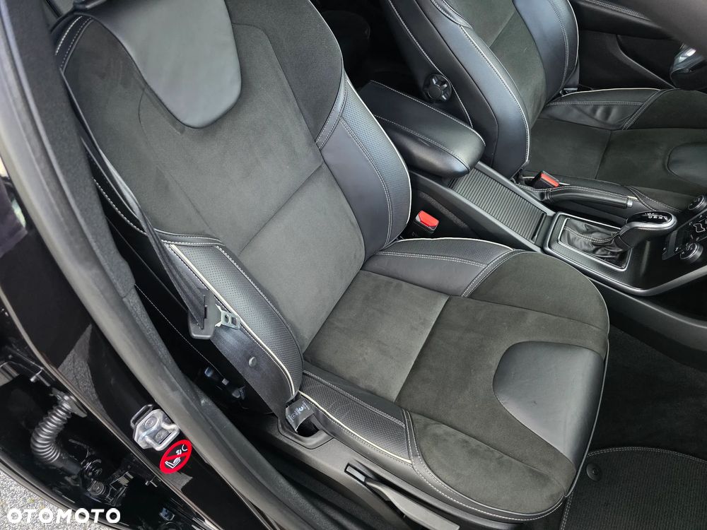 Volvo V40 D3 Geartronic RDesign - 28