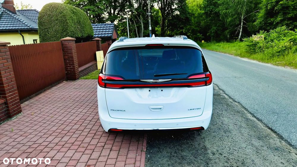 Chrysler Pacifica - 4