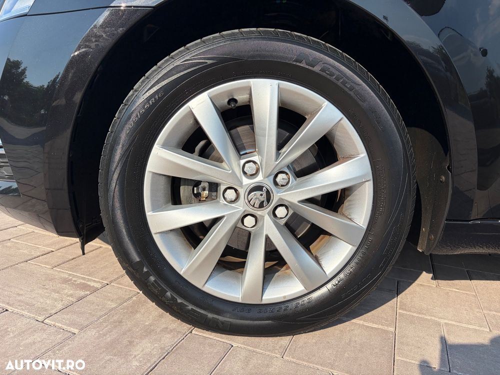 Skoda Octavia 1.6 TDI DSG Style - 34