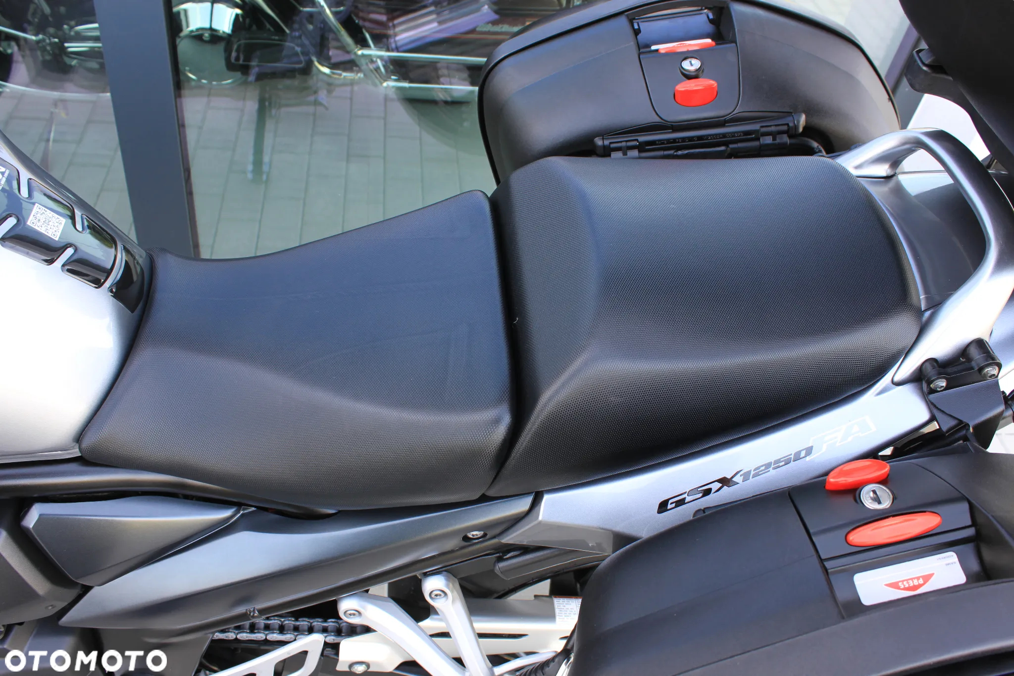 Suzuki GSX - 32