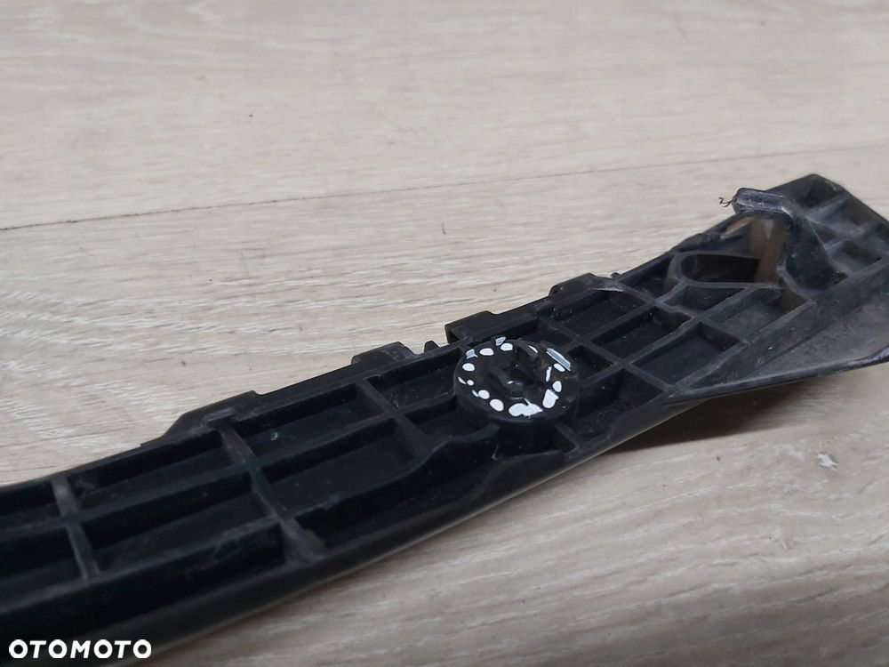 Toyota Yaris III II Lift 18-21r ślizg zderzaka lewy tył 52576-0D450 - 15