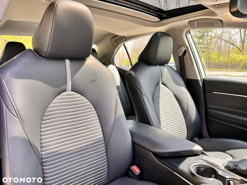 Toyota Camry 2.5 LE - 12