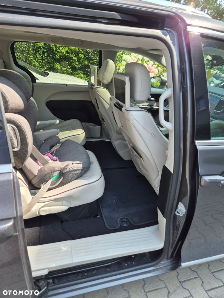 Chrysler Pacifica - 5