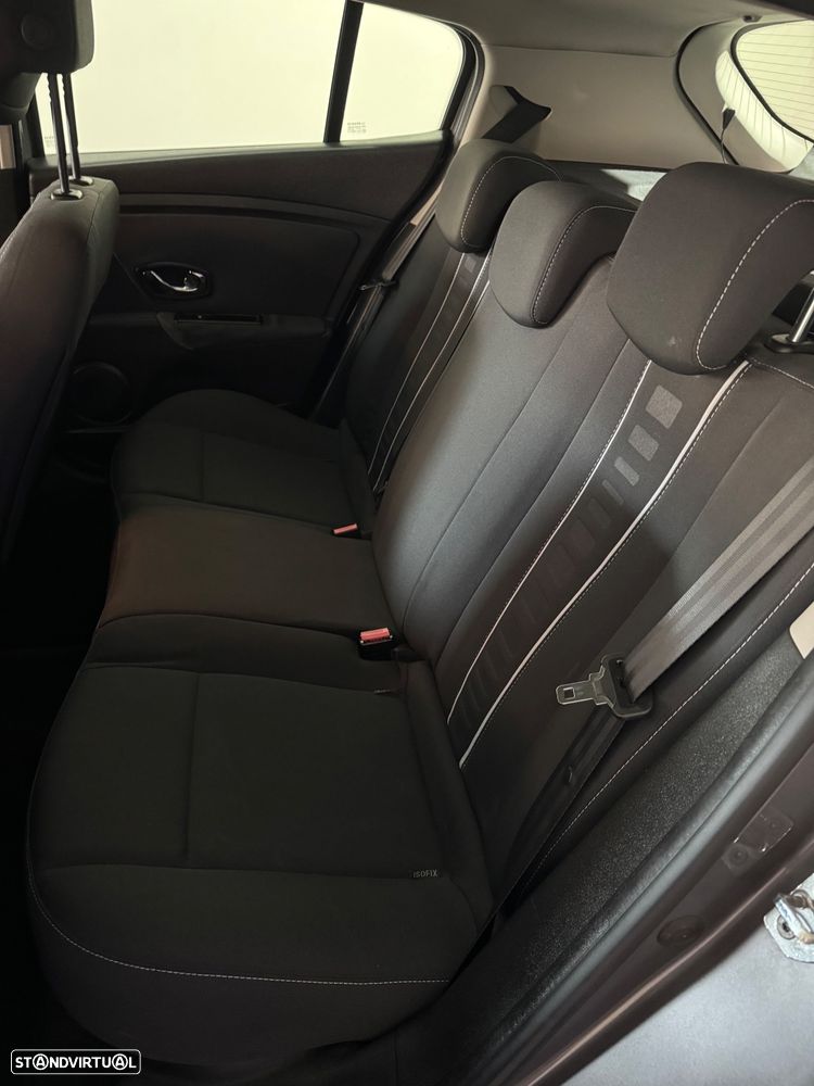 Renault Mégane 1.5 dCi Dynamique S - 11