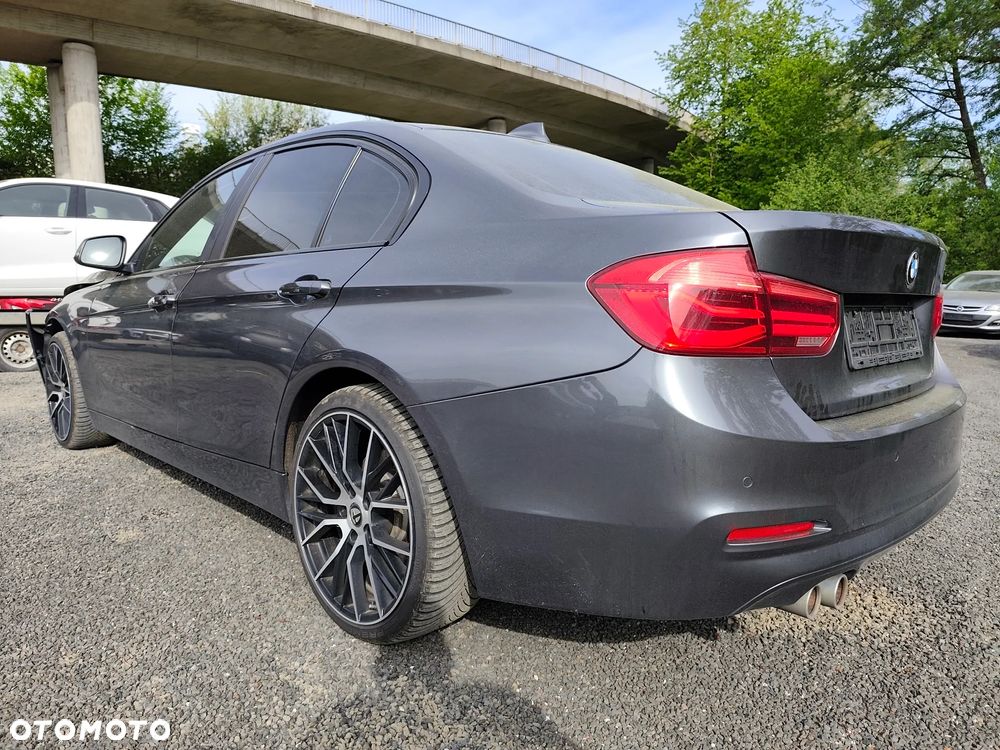 BMW Seria 3 330d xDrive Luxury Line - 18