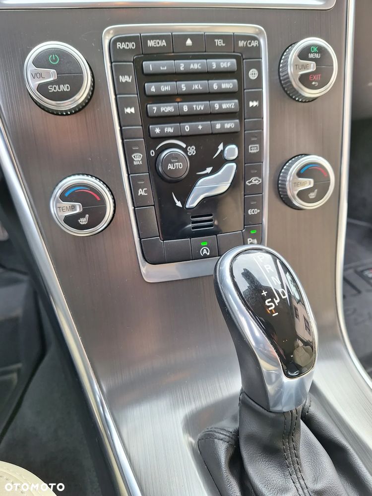 Volvo XC 60 D4 Drive-E Momentum - 24