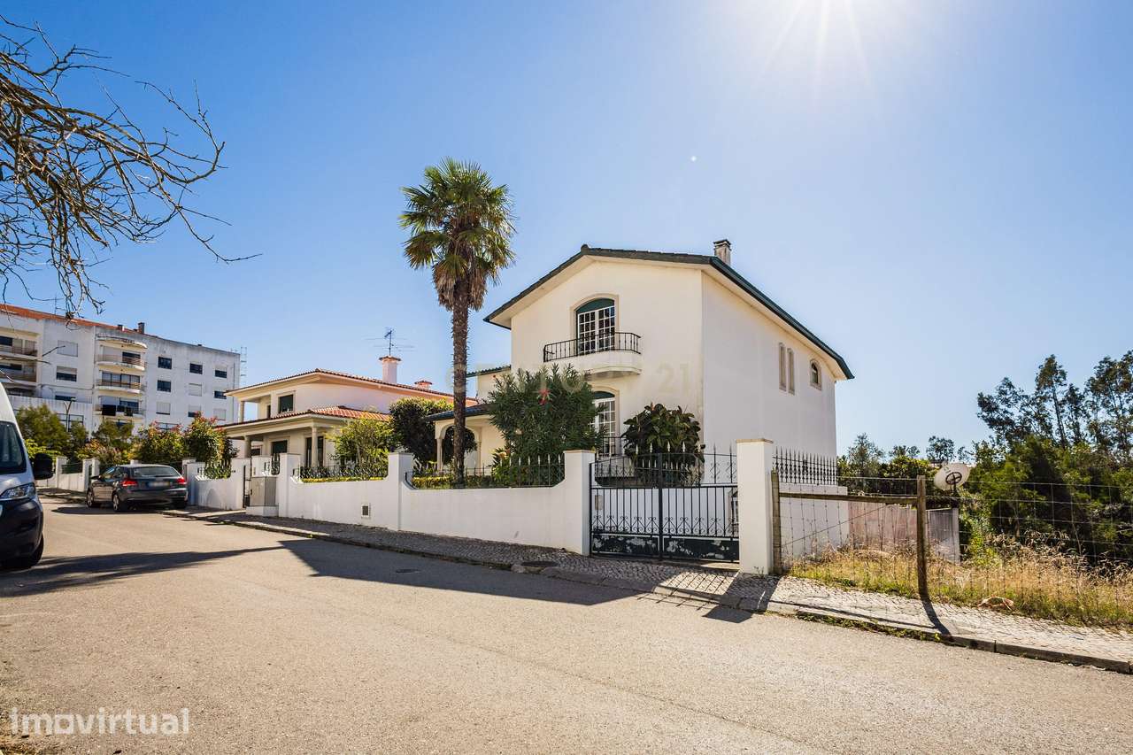 Moradia com 3 suítes, garagem e jardim, a 5 minutos do centro de Leiri - Grande imagem: 5/35