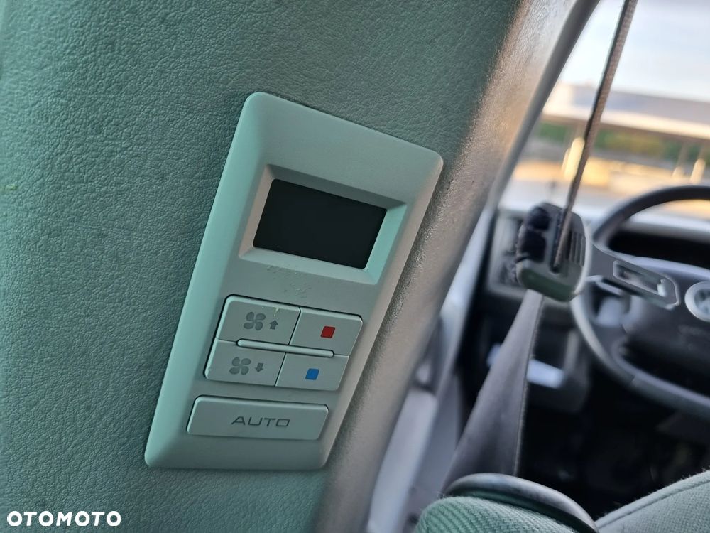 Volkswagen Multivan - 16