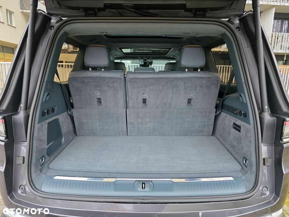 Jeep Grand Wagoneer - 30