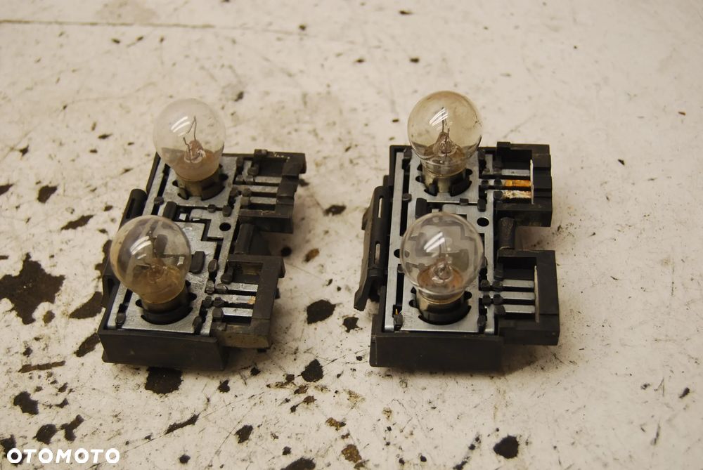 WKŁAD LAMPY LEWY PRAWY TYŁ TYLNY 3A9945259 VW PASSAT B4 KOMBI - 1