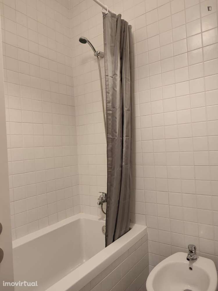 Quarto - localizado em Paranhos Porto - Grande imagem: 2/16