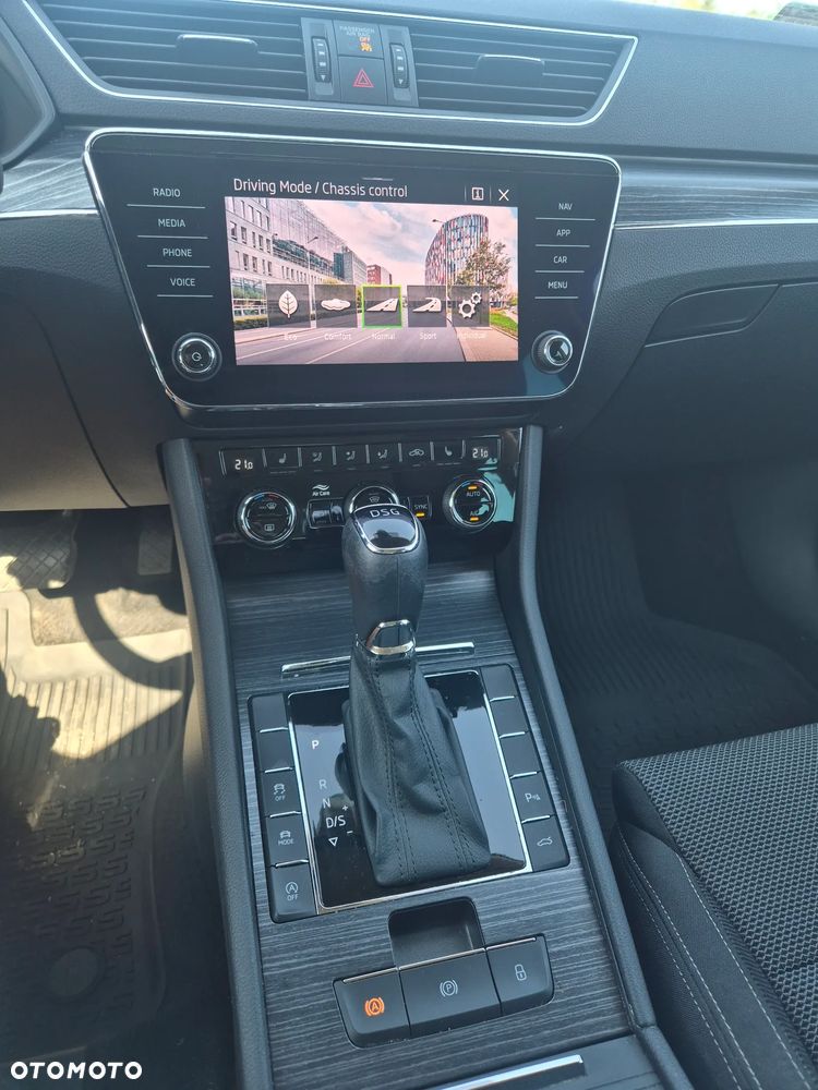 Skoda Superb 2.0 TDI SCR Style DSG - 11