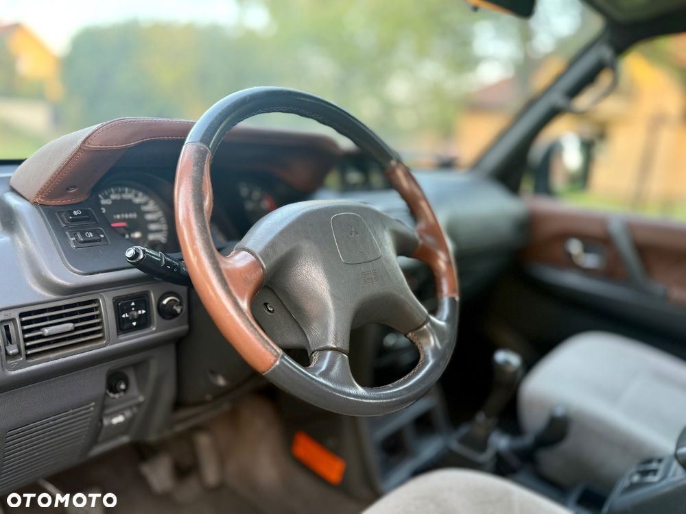Mitsubishi Pajero - 11