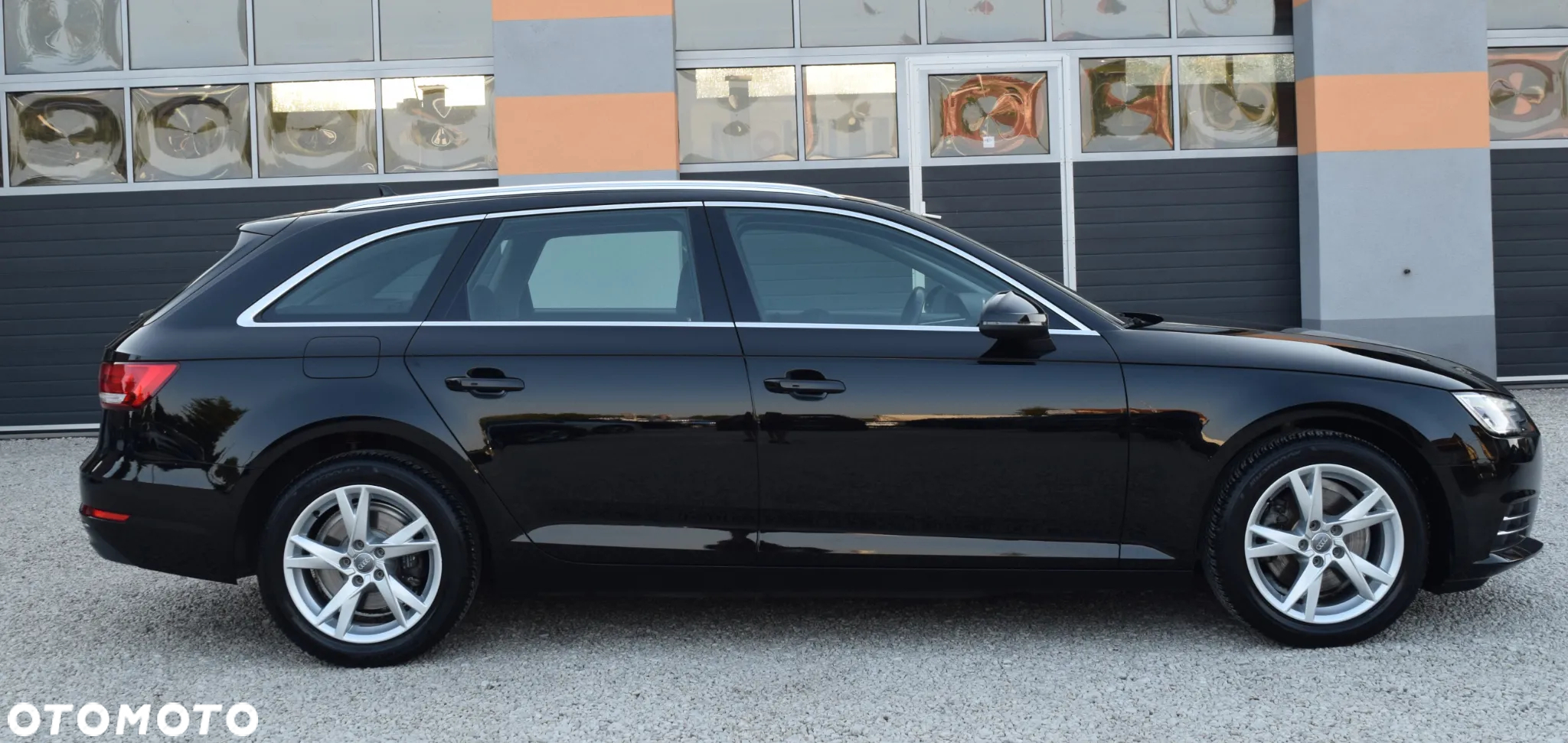Audi A4 Avant 2.0 TDI Design - 13