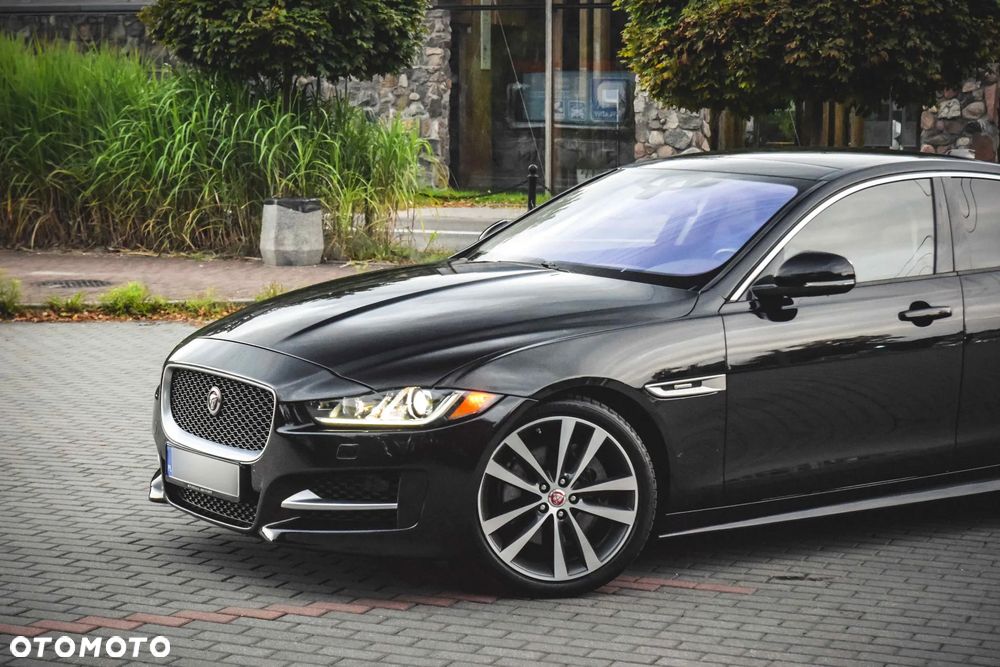 Jaguar XE 2.0 T R-Sport - 9