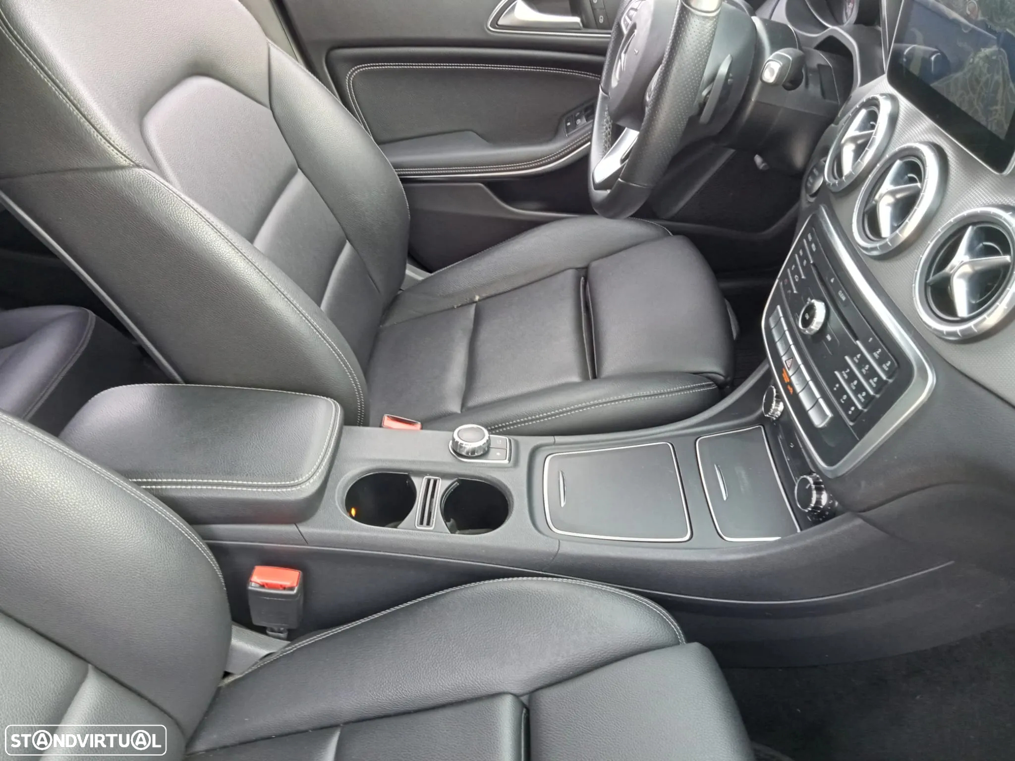 Mercedes-Benz CLA 180 Shooting Brake d 7G-DCT Urban - 44