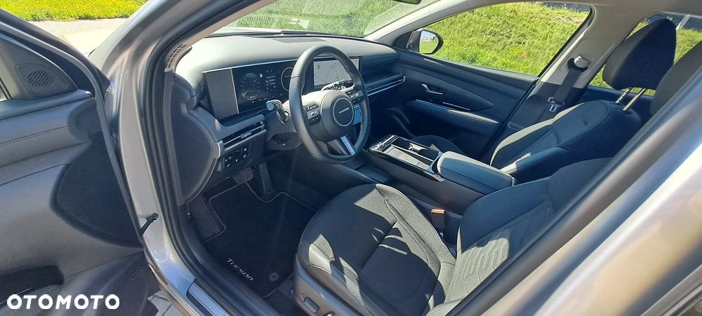Hyundai Tucson 1.6 T-GDi HEV Executive 2WD - 24