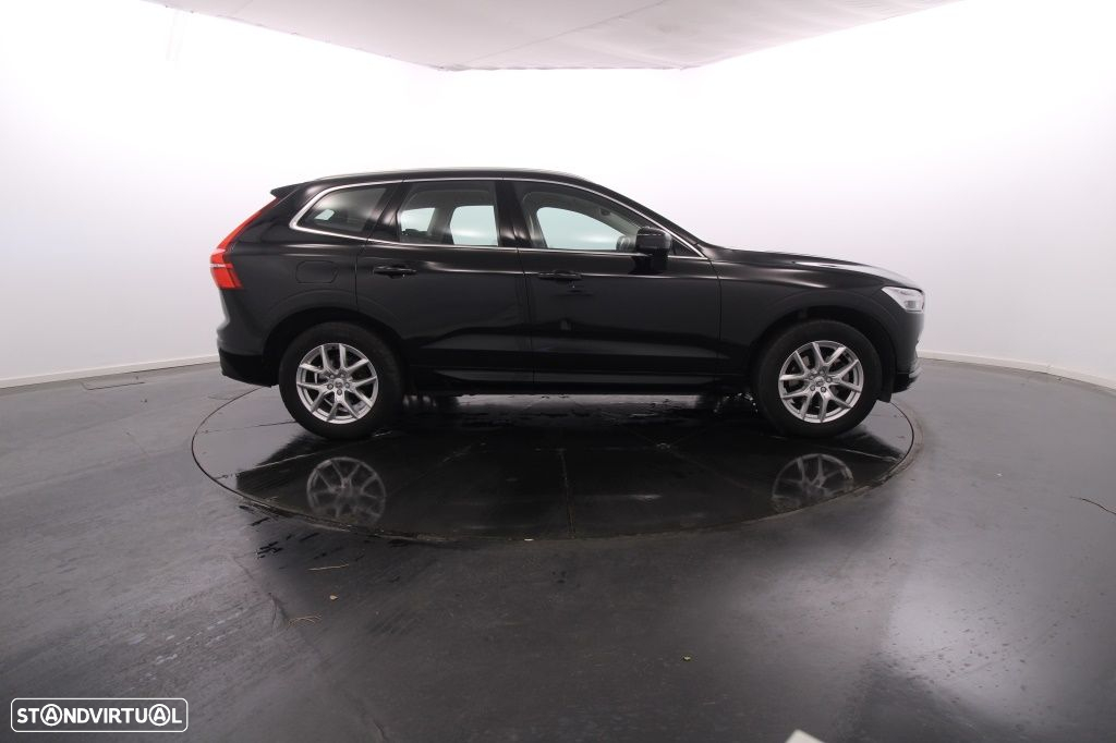 Volvo XC 60 2.0 D4 Momentum Geartronic - 9