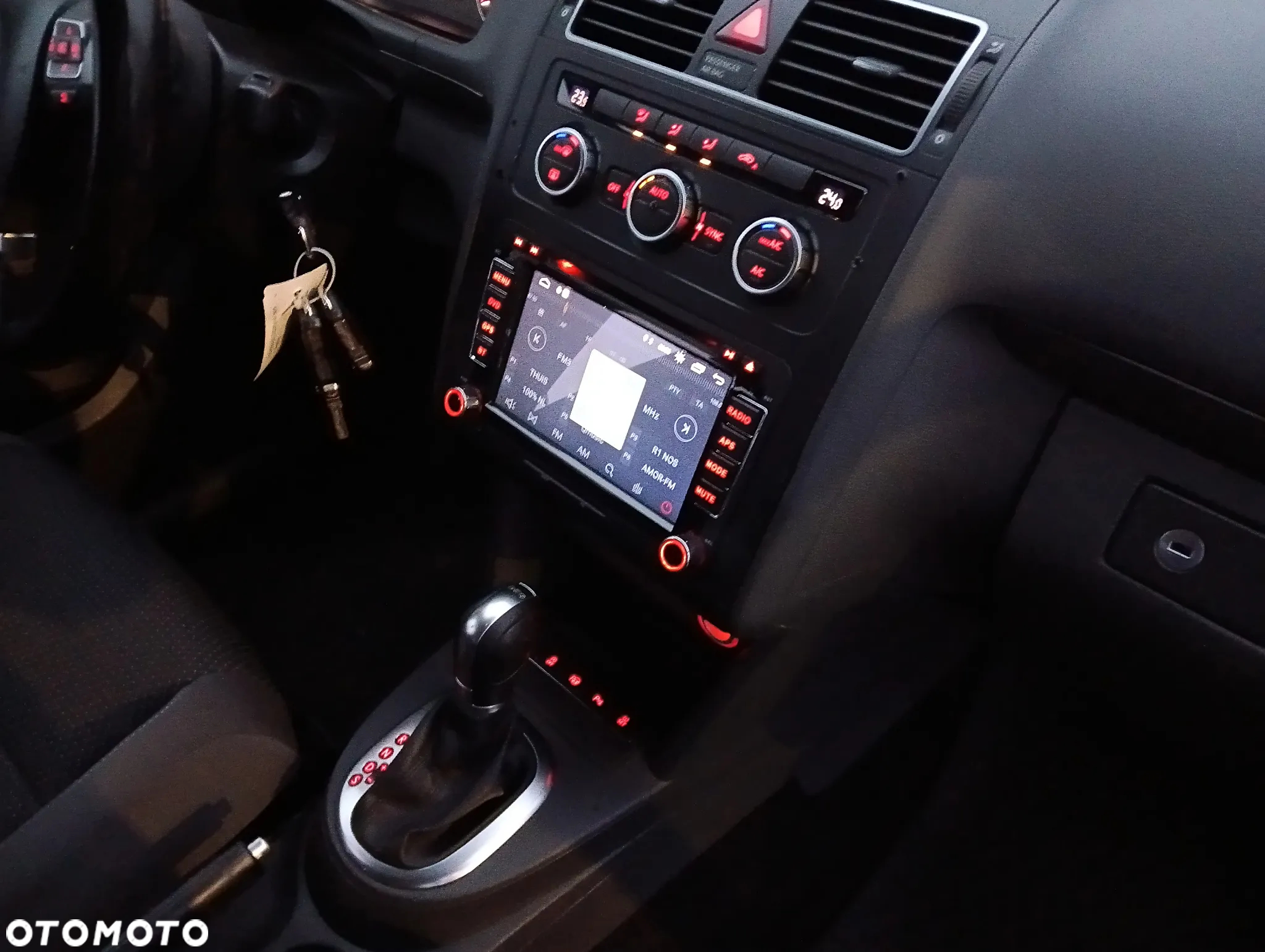 Volkswagen Touran 2.0 TDI DPF BlueMotion Technology DSG Comfortline - 6