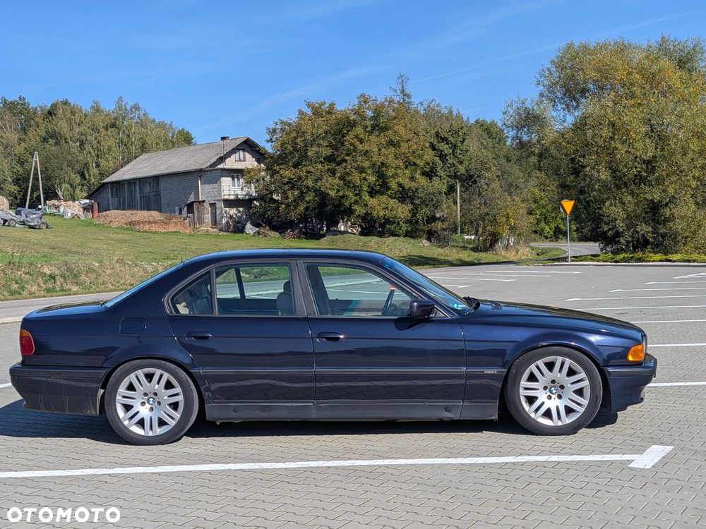 BMW Seria 7 735i - 4